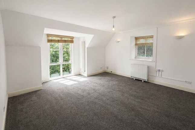 Flat 11, Waterford House, Thorney Mill Road, West Drayton photo 3