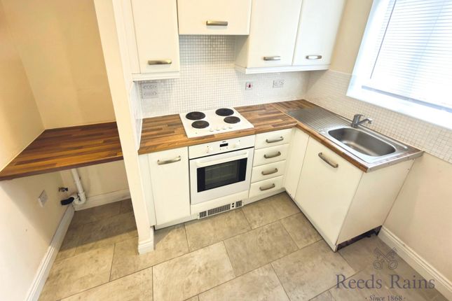 73, Galingale View, Staffordshire photo 4