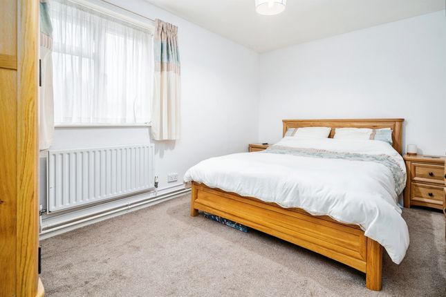 Flat for sale in Letty Green, Letty Green, Hertford