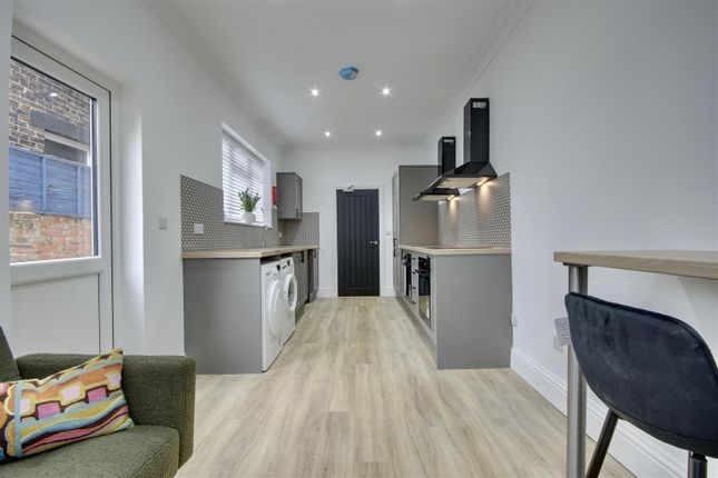 Room 2, 11, Avenue Road, Gosport photo 3