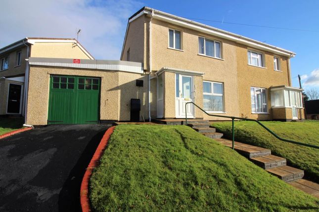 Blacketts building a house