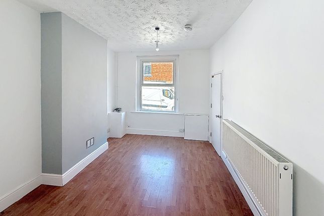28 Victoria Street, Stoke-on-Trent photo 3
