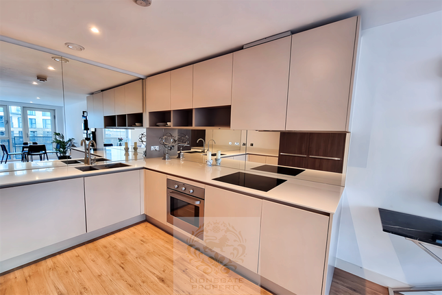 Flat 104/Washington Building, Deals Gateway, London photo 3