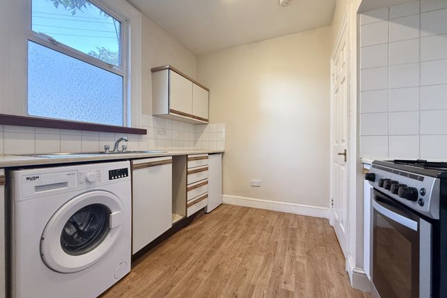 Flat 2, 4, Bramley Hill, South Croydon photo 5