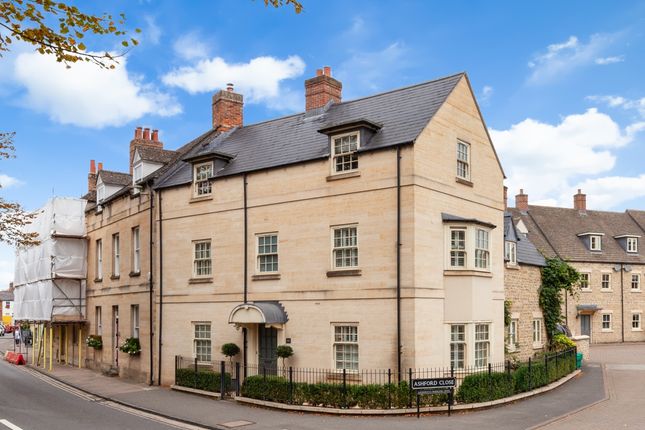 End terrace house to rent in Oxford Street, Woodstock