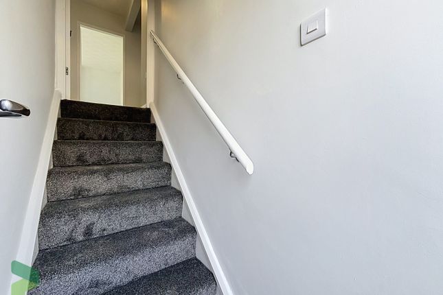 17B, Birch Hall Avenue, Darwen photo 3