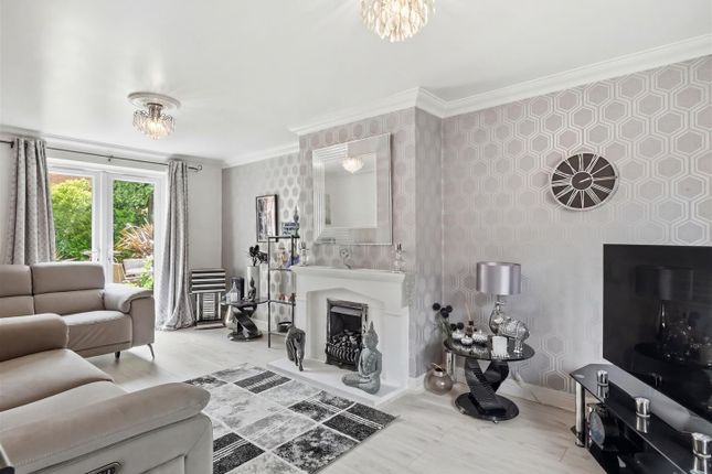 28, Liederbach Drive, Verwood photo 4