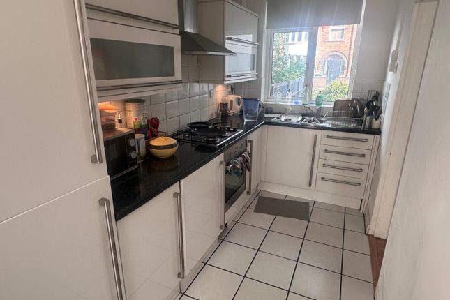 17, Ringwood Crescent, Nottingham photo 3