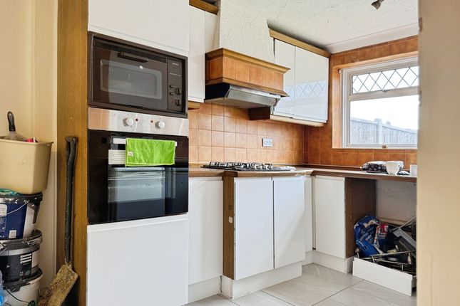 9 Stephen Avenue, Rainham photo 5