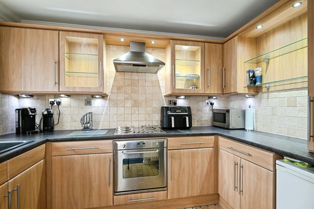 20, Wadham Place, SITTINGBOURNE photo 2