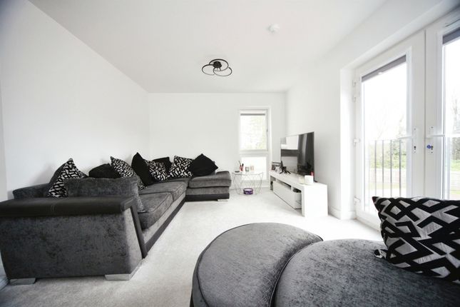 Thumbnail Flat for sale in Sidings Way, Dunstable