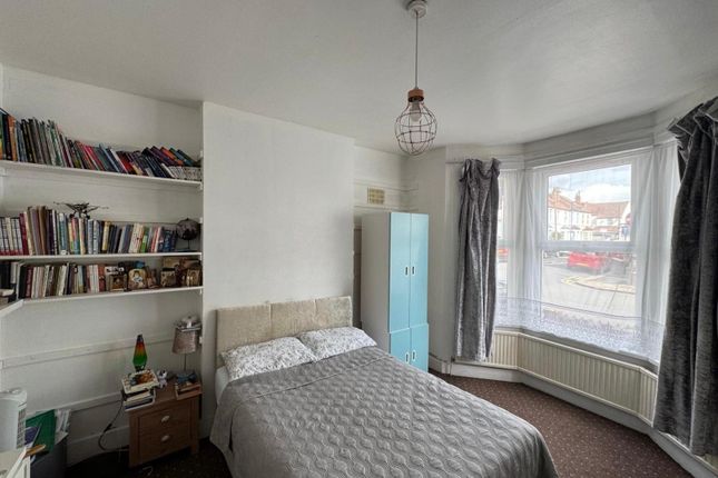 49,Flat 1, Cecil Road, Hounslow photo 3