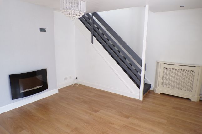 8, Squirrel Close, Cannock photo 3