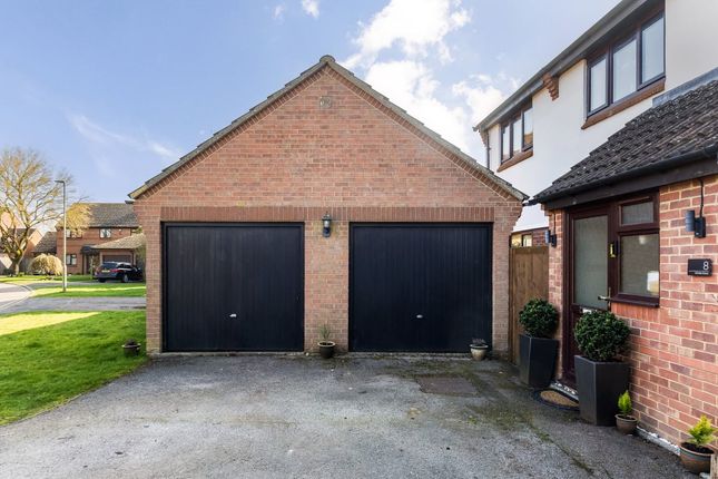 8 Whittle Road, Thame, Thame photo 3