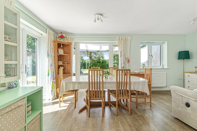 3, Henge Close, Banbury photo 4