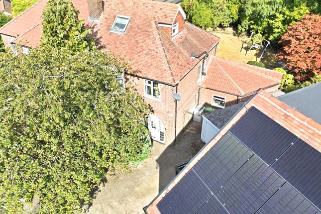 20, Mount Rise, Leeds photo 2