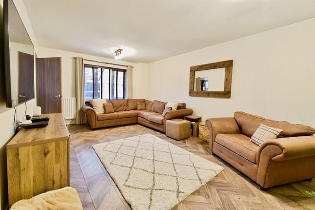 21, Green Shank Drive, Mexborough photo 3