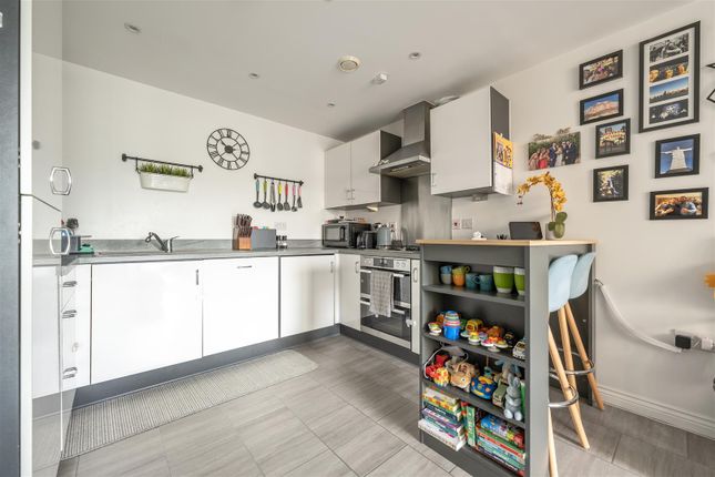 Scenix House, Flat 35, Chigwell Road, South Woodford photo 2