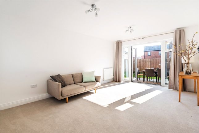 3, Hornbeam Way, Surrey photo 2