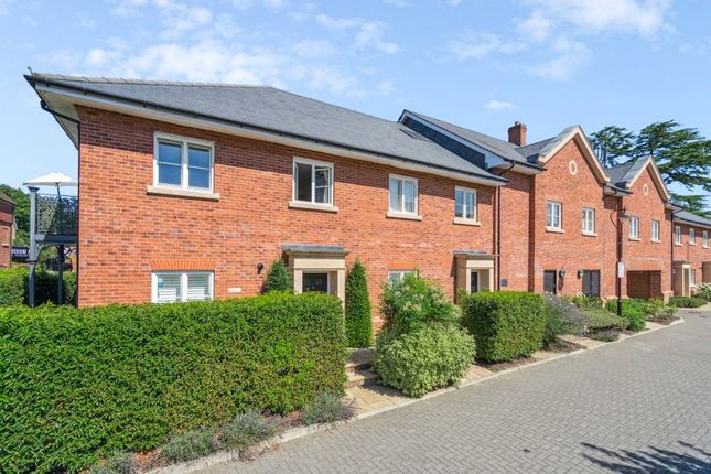 3 Windsor Court,, Portland Crescent, Buckinghamshire photo 2