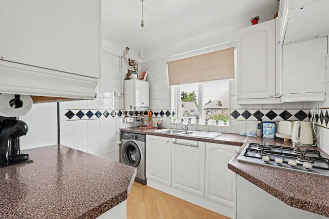 87, Crest Drive, Enfield photo 4