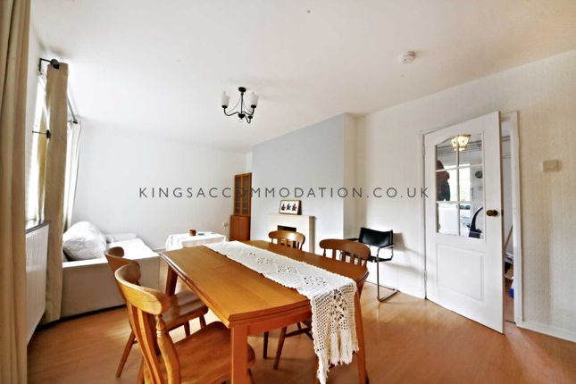 Thumbnail Flat to rent in Camberwell Grove, London