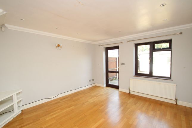 12, Croydon photo 2