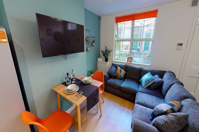 Cottage to rent in Peoples Hall Cottages, Nottingham NG1