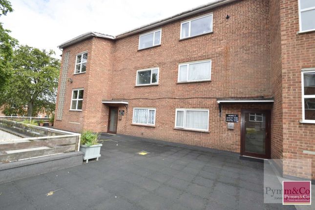 Flat to rent in Dell Crescent, Norwich