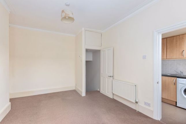 Flat for sale in Ravenslea Road, London