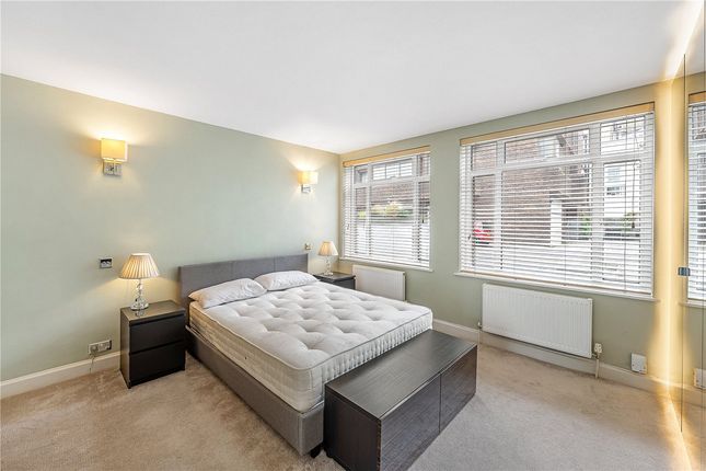 Flat 2, Chancellor House, 17, Hyde Park Gate, London photo 3