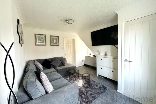 66 Meadowsweet Road, Leicester photo 3