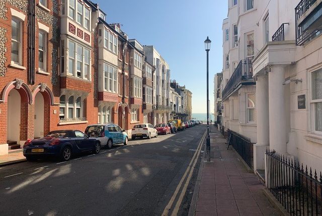 Flat to rent in Burlington Street, Brighton