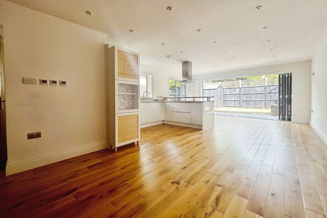 11, Britwell Road, Slough photo 4