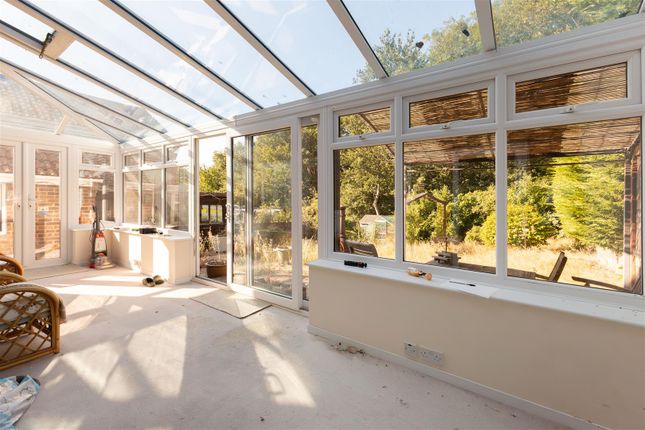 2, Hillyglen Close, Hastings photo 4