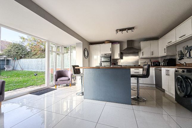 28 Sellicks Road, Monkton Heathfield, Somerset photo 2