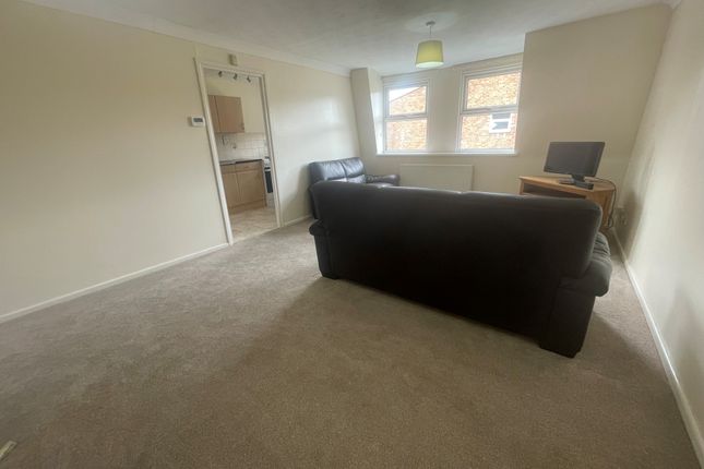24, Broughton Grange, SWINDON photo 3