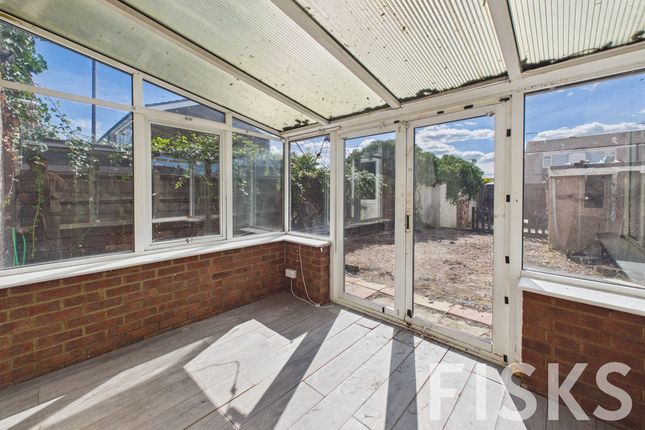 84, Second Avenue, Canvey Island photo 4