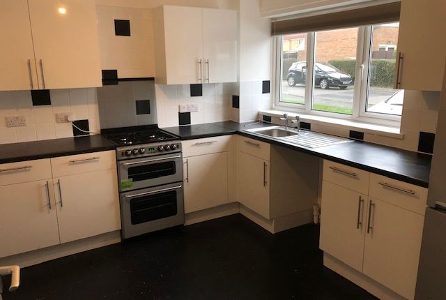 40, Basildon photo 2