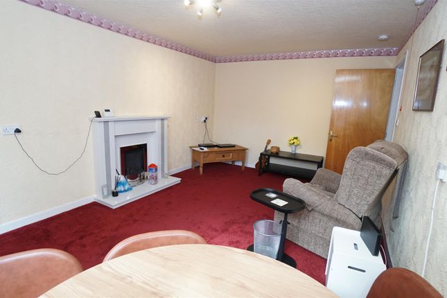 17, Dunkhill Croft, Bradford photo 2