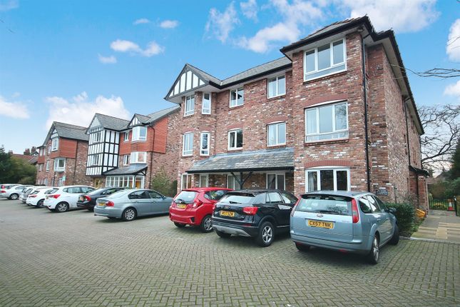 Flat for sale in Grove Avenue, Wilmslow