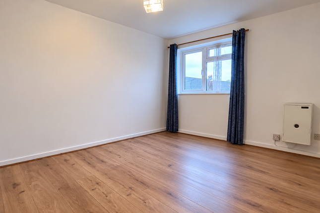 Midsummer Avenue, Hounslow photo 4