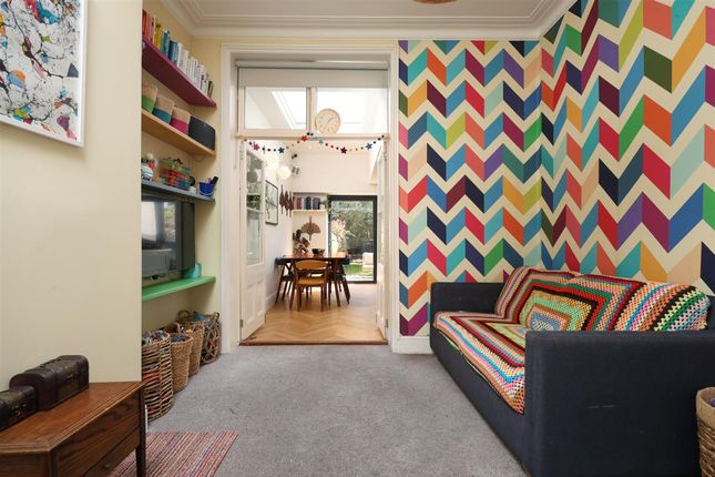 15 Kennington Avenue, Bristol photo 4