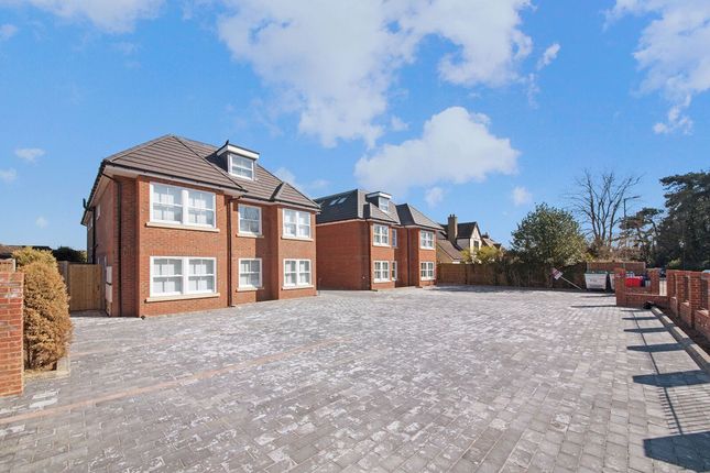 Flat to rent in Ware Road, Coach House Court