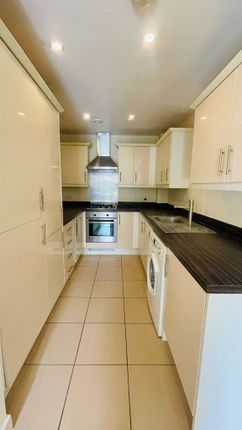 Flat to rent in Poppy Drive, Enfield