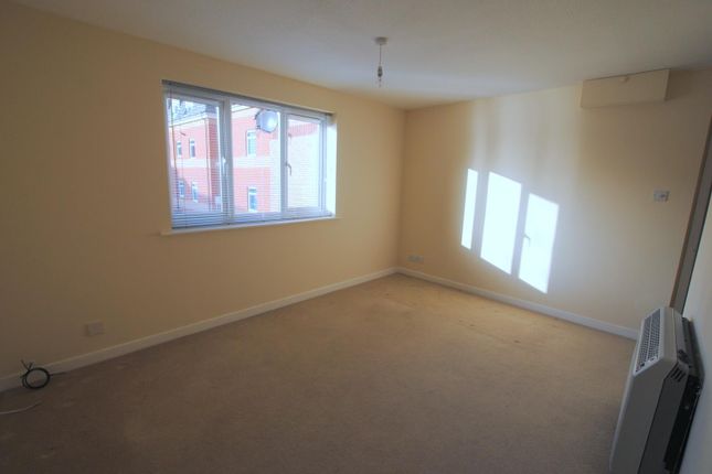 Flat to rent in North Street, Rushden