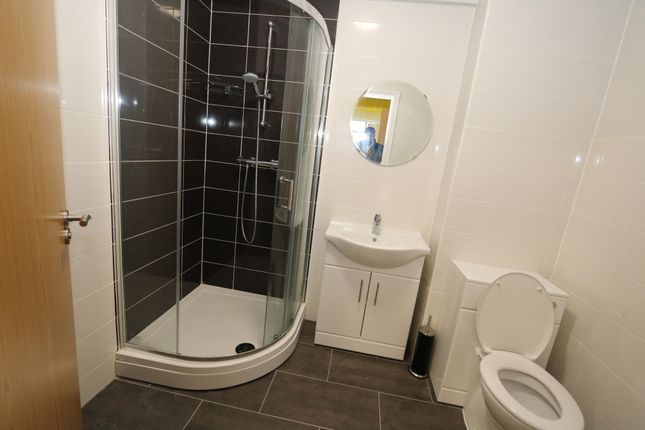 Room B Apartment 1,, Kings Court, Coventry photo 5