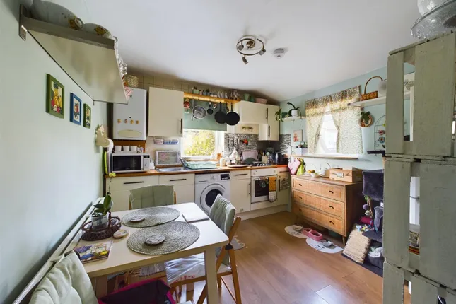 Property 1 of 14. Cam01358G0-Pr0118-Still014.Jpg