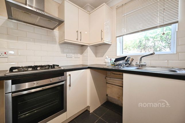 30, Simkins Close, Winkfield Row photo 3