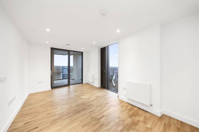 Flat to rent in Station Road, London